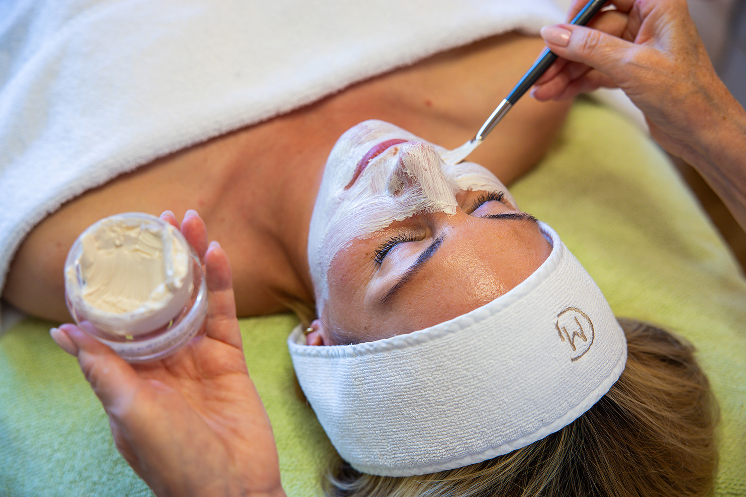 Gesichtsbehandlung Kosmetik zum Jungbrunnen